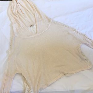 Quarter sleeve light sweater